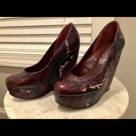 Aldo Purple Python Platform Wedges - Picture 2 of 2